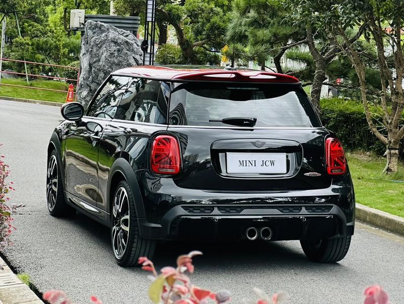Mini Mini JCW, 2022 — фото 4 из 11