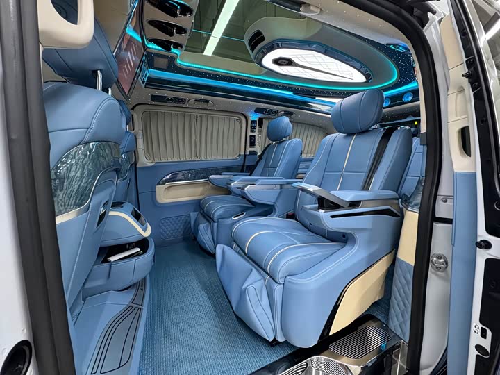 Mercedes-Benz V-Class, 2023 — фото 4 из 9