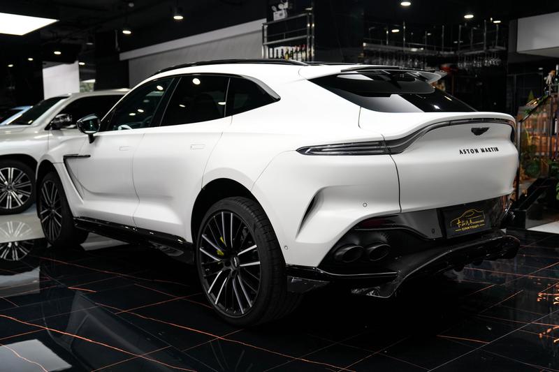 Aston Martin DBX, 2022 — фото 4 из 12
