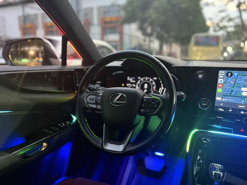 Lexus NX, 2022 — фото 8 из 11