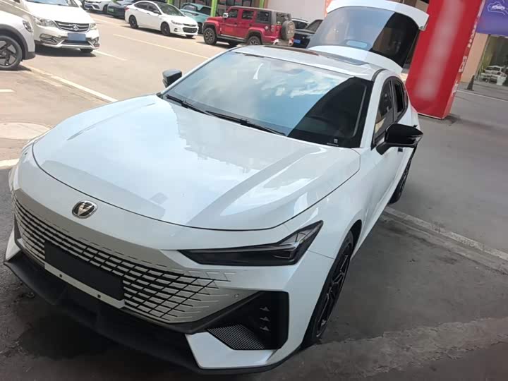 Changan UNI-V Hybrid, 2022 — купить в Самаре под ключ