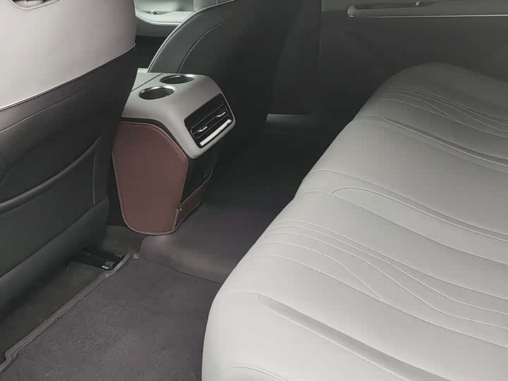 Geely Galaxy E8, 2024 — фото 7 из 9