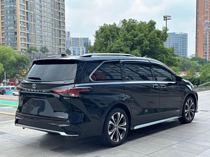 Toyota Granvia, 2023 — фото 7 из 9