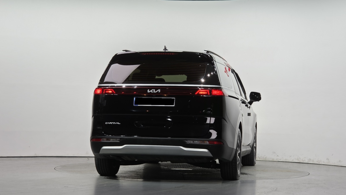 Kia Carnival, 2023 — фото 4 из 12
