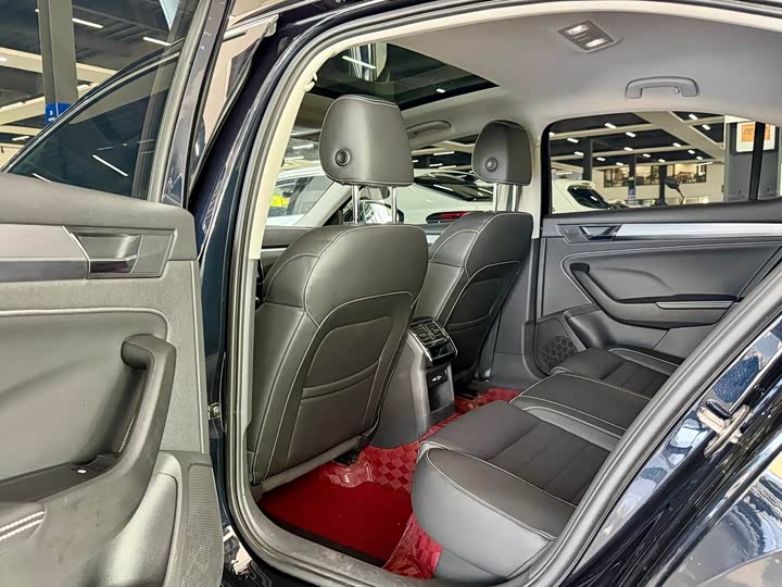 Skoda Superb, 2023 — фото 5 из 9