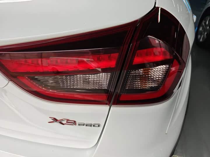 Geely Vision X3, 2021 — фото 8 из 9