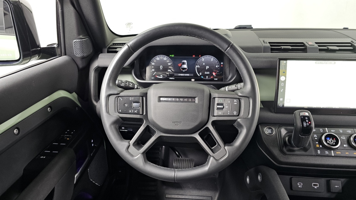 Land Rover Defender, 2023 — фото 12 из 12