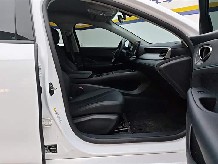 BYD Seal 05 DM-i Hybrid, 2025 — фото 8 из 9