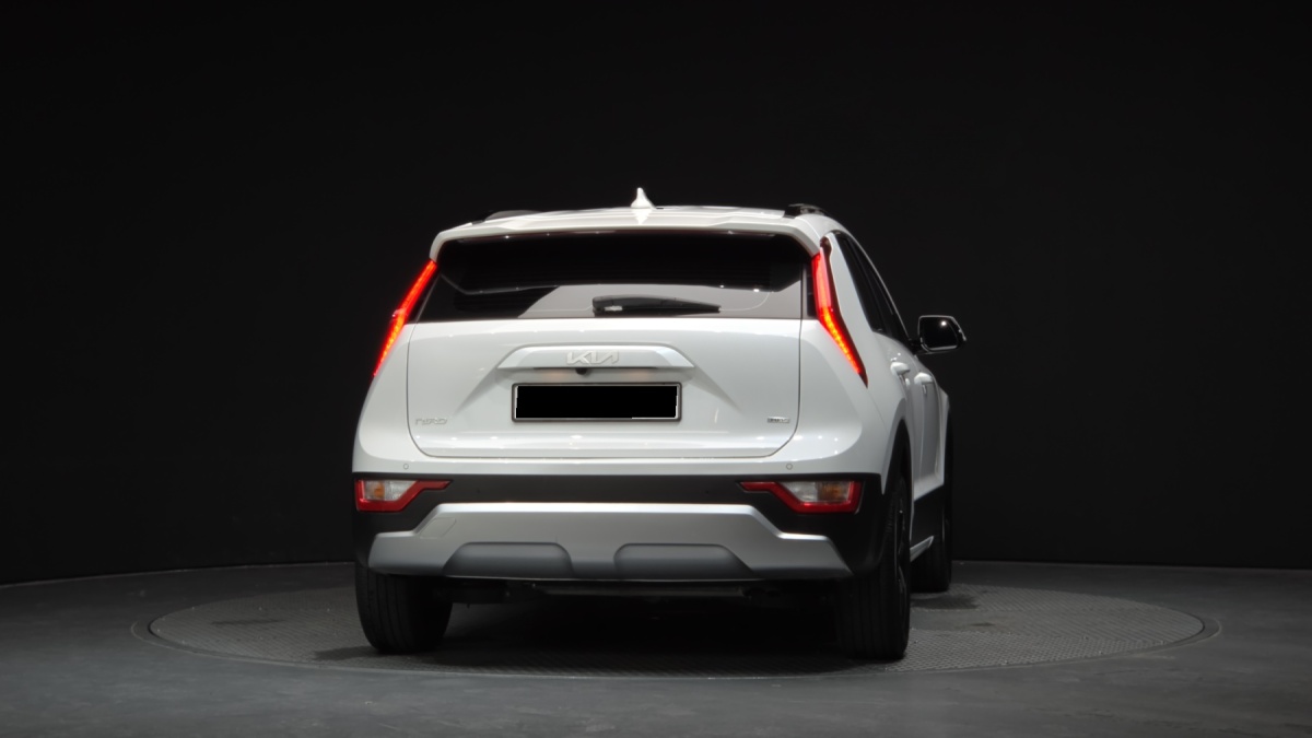 Kia Niro, 2023 — фото 4 из 12