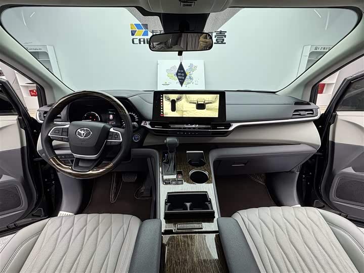 Toyota Sienna, 2022 — фото 8 из 9