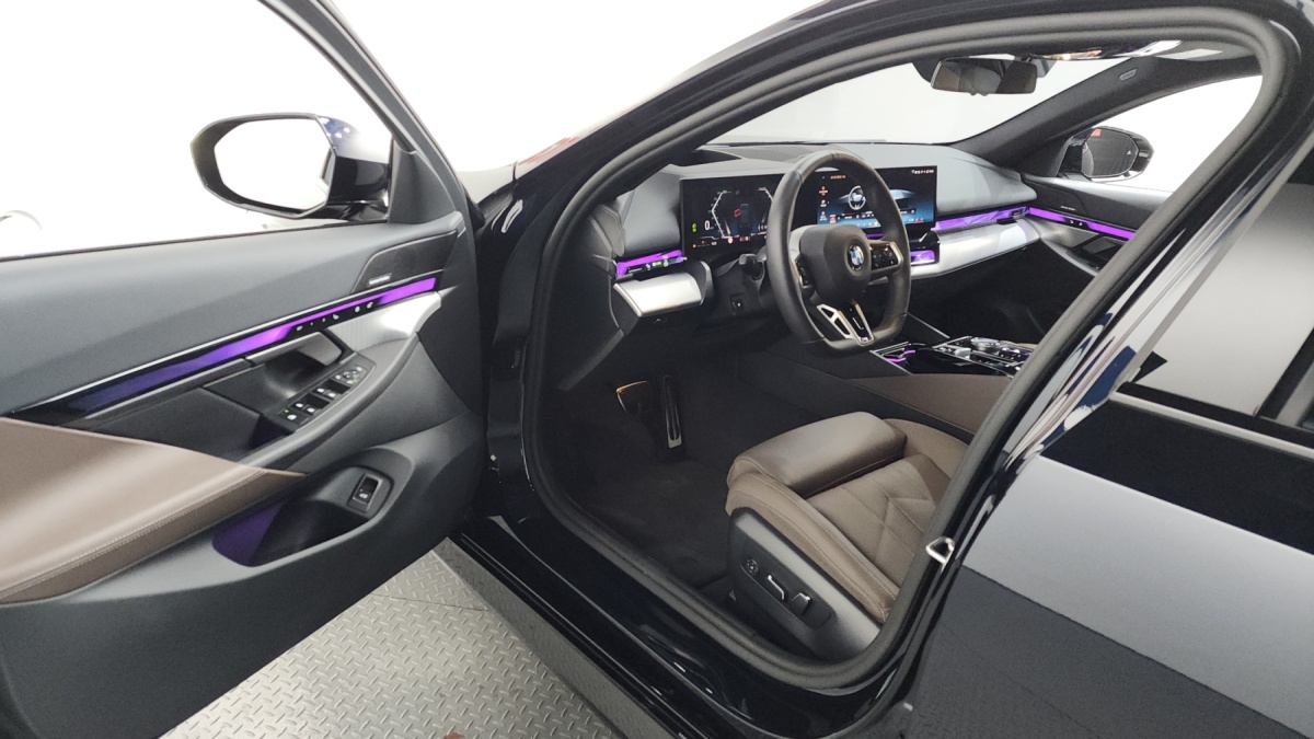 BMW 5 Series, 2025 — фото 9 из 12