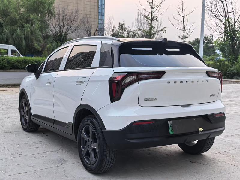 Geely Geometry E Firefly, 2022 — фото 4 из 10