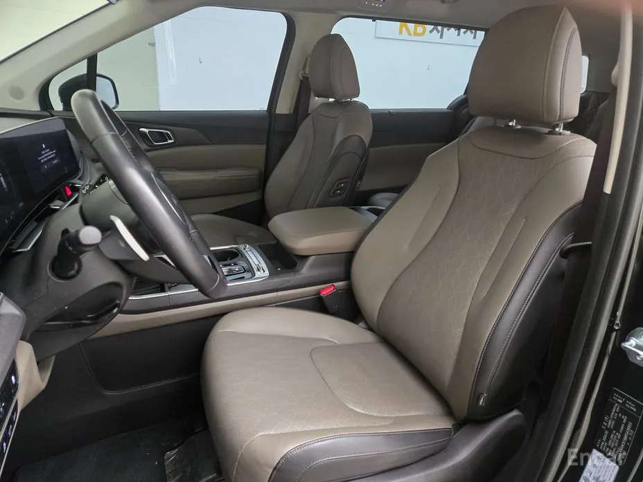 Kia Carnival, 2023 — фото 10 из 12
