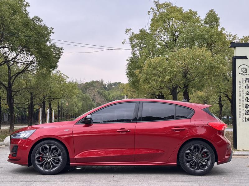 Ford Focus, 2022 — фото 4 из 12