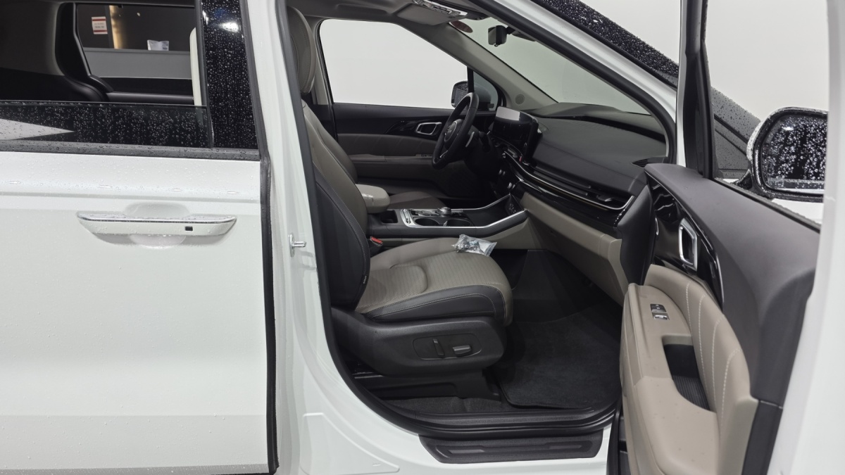 Kia Carnival, 2023 — фото 11 из 12