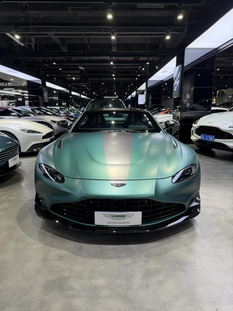 Aston Martin V8 Vantage, 2022 — фото 2 из 7