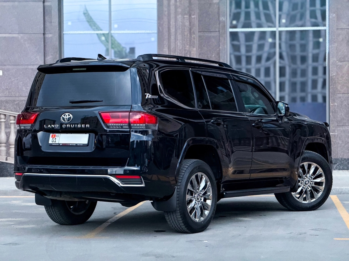 Toyota Land Cruiser, 2022 — фото 5 из 9