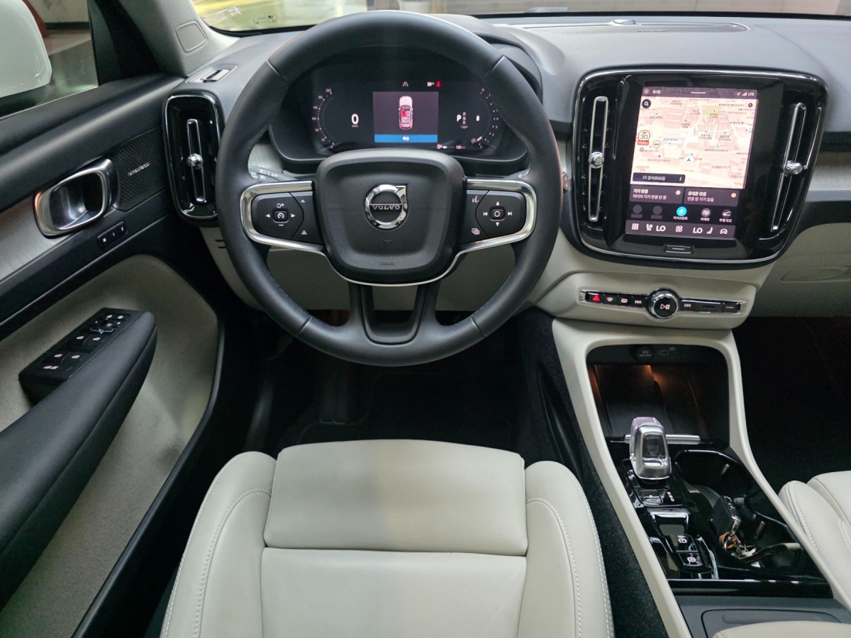 Volvo XC40, 2024 — фото 8 из 12