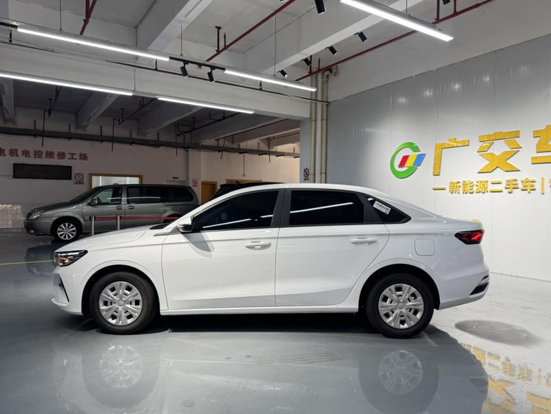 Geely Emgrand, 2025 — фото 4 из 12