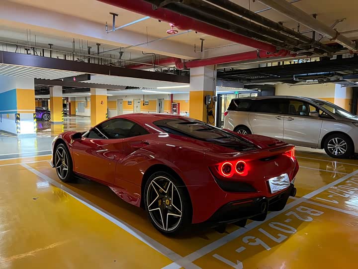 Ferrari F8, 2023 — фото 6 из 9