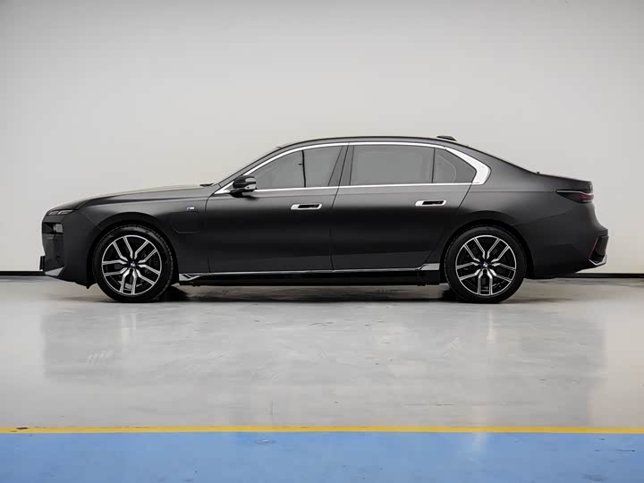 BMW i7, 2023 — фото 9 из 9