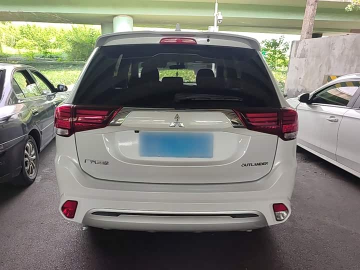 Mitsubishi Outlander, 2023 — фото 6 из 9
