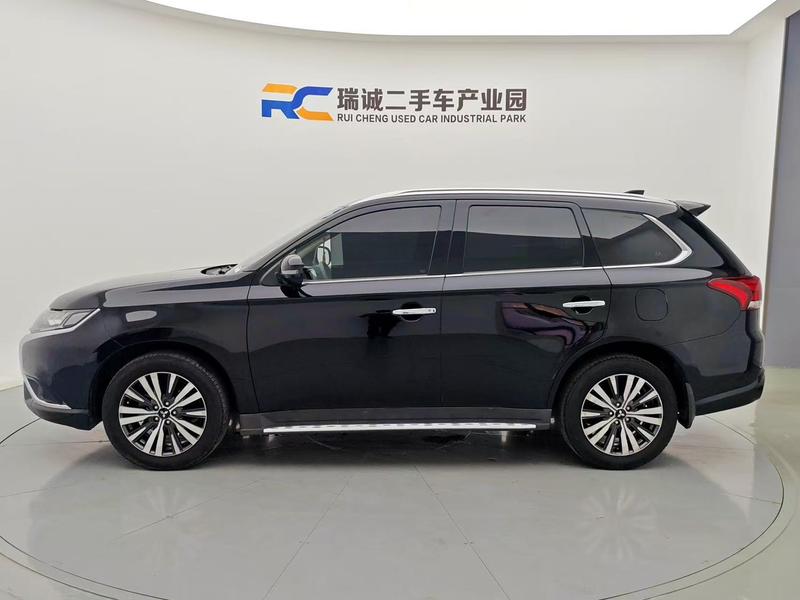 Mitsubishi Outlander, 2022 — фото 4 из 12