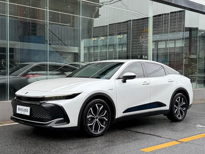 Toyota Crown SportCross, 2024 — фото 3 из 9