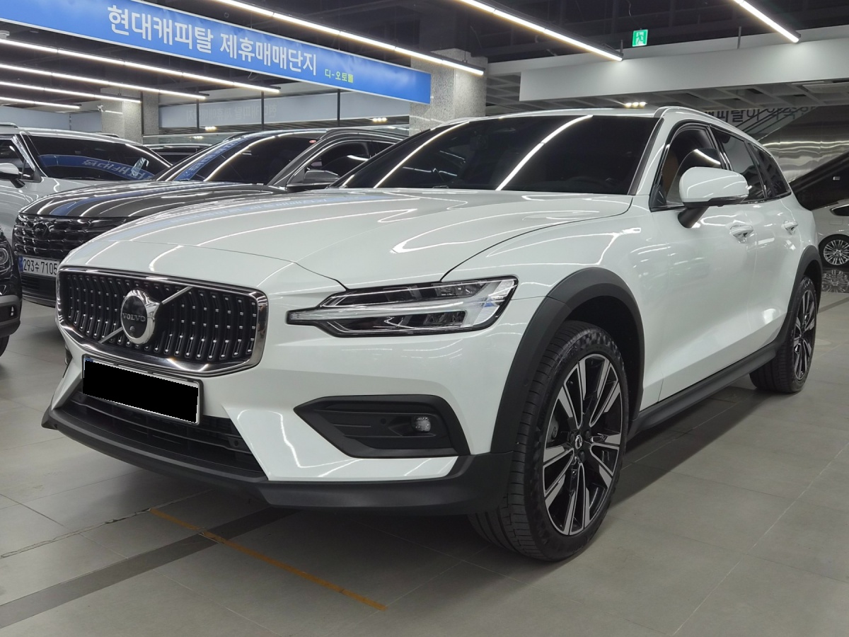 Volvo V60, 2022 — фото 3 из 12