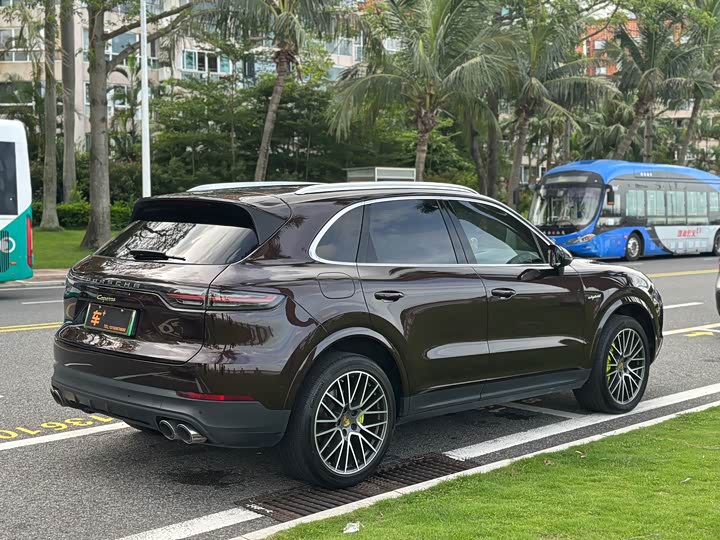 Porsche Cayenne Hybrid, 2022 — фото 6 из 9
