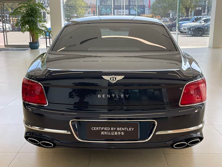 Bentley Flying Spur, 2023 — фото 4 из 9