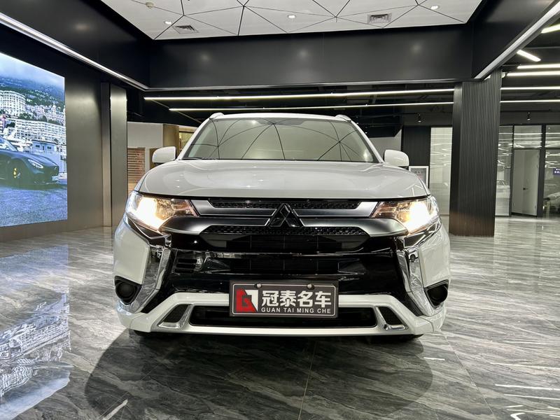 Mitsubishi Outlander, 2022 — фото 2 из 12