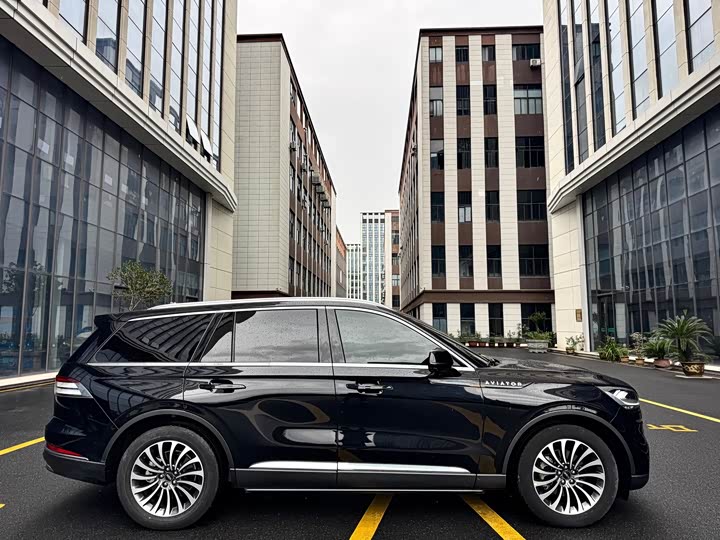Lincoln Aviator, 2023 — фото 4 из 9