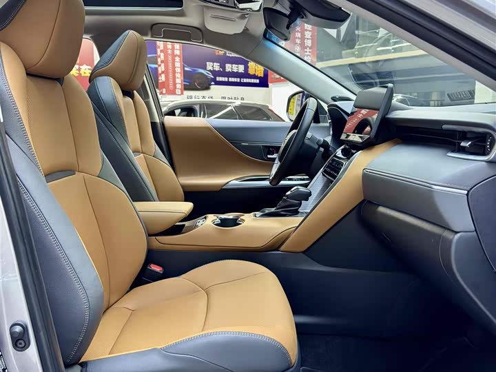 Toyota Venza, 2022 — фото 5 из 9