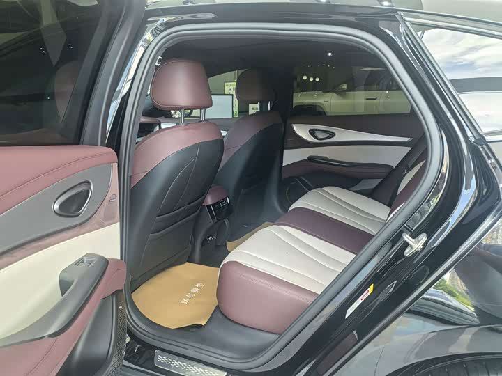 BYD Seal 07 DM-i Hybrid, 2024 — фото 6 из 9