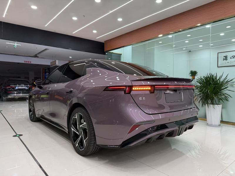 Lynk & Co 07 EM-P Hybrid, 2025 — фото 4 из 10