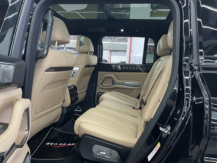 BYD FangChengBao Leopard 8, 2024 — фото 7 из 9
