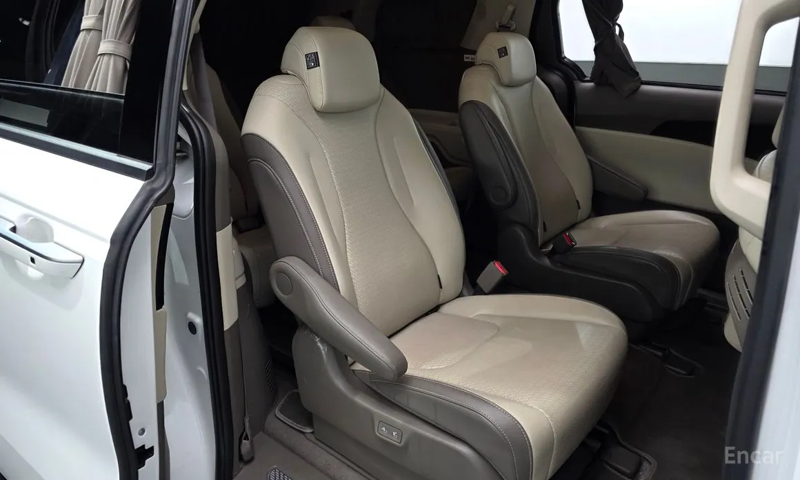 Kia Carnival, 2023 — фото 11 из 12