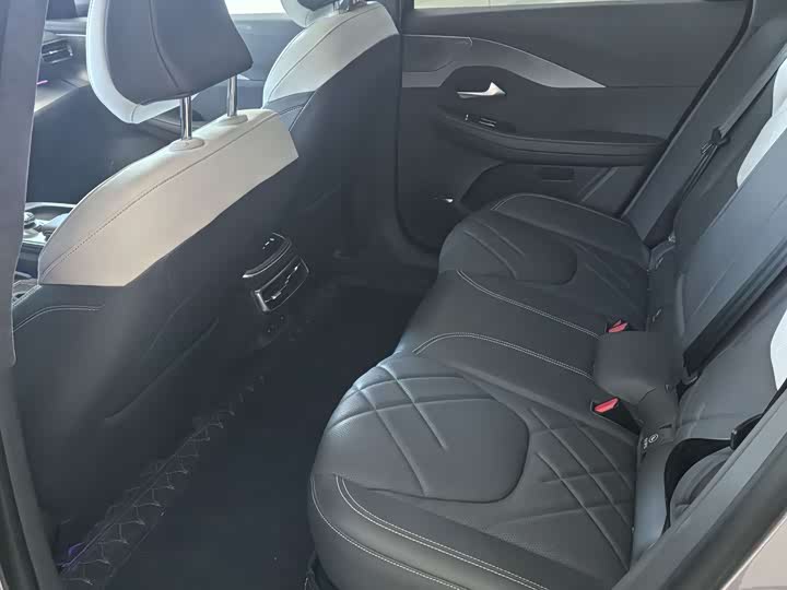 BAIC Arcfox Alpha S6, 2025 — фото 9 из 9