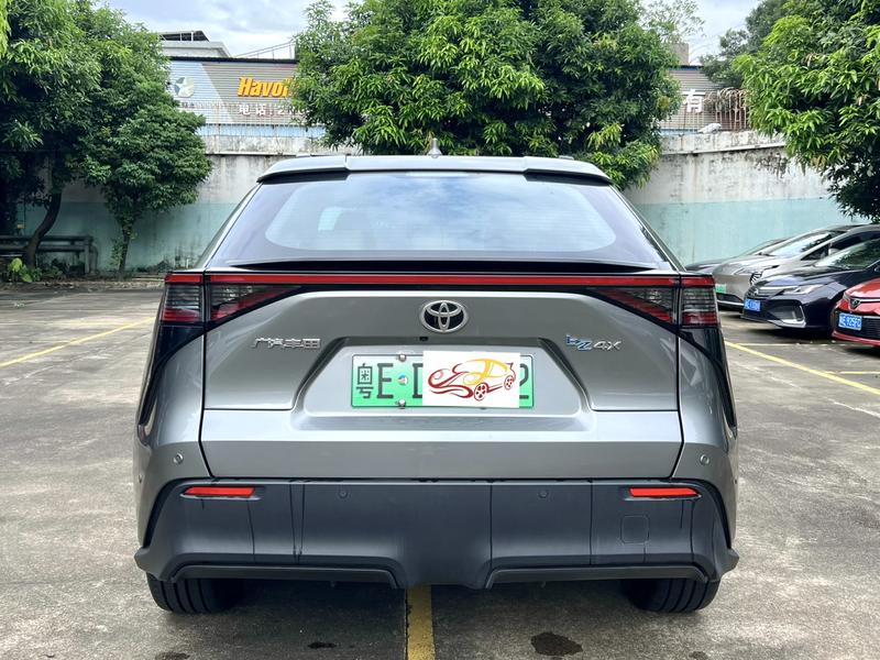 Toyota bZ4X Platinum, 2024 — фото 5 из 11