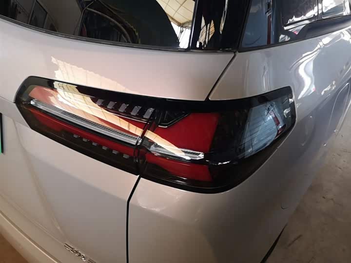 Wuling Starlight 730 Hybrid/EV, 2025 — фото 8 из 9