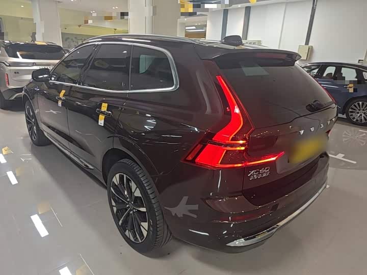 Volvo XC60 Hybrid, 2025 — фото 5 из 9