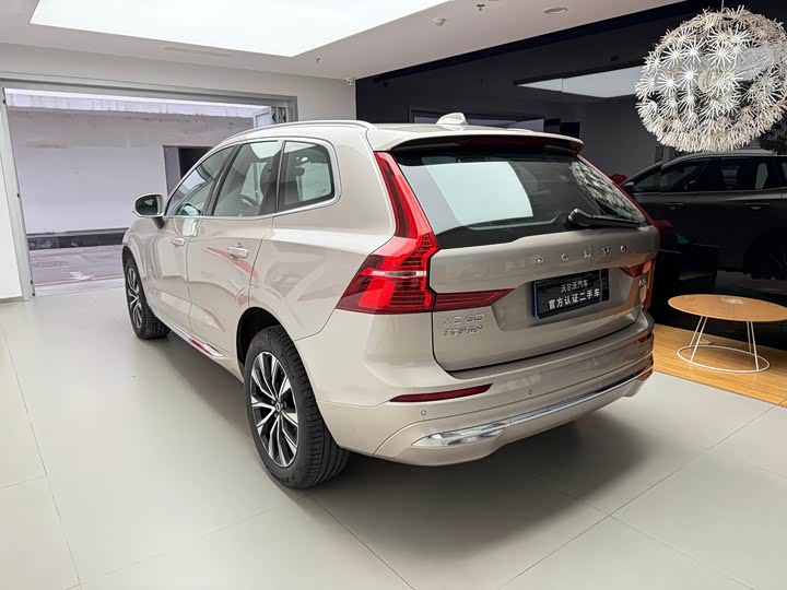 Volvo XC60, 2024 — фото 8 из 9