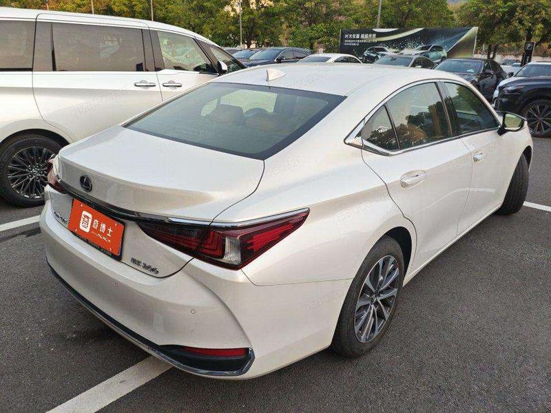 Lexus ES, 2022 — фото 4 из 11