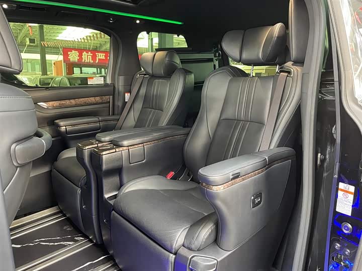 Toyota Vellfire, 2021 — фото 9 из 9