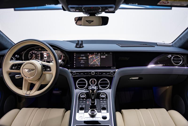 Bentley Continental GT, 2022 — фото 3 из 6