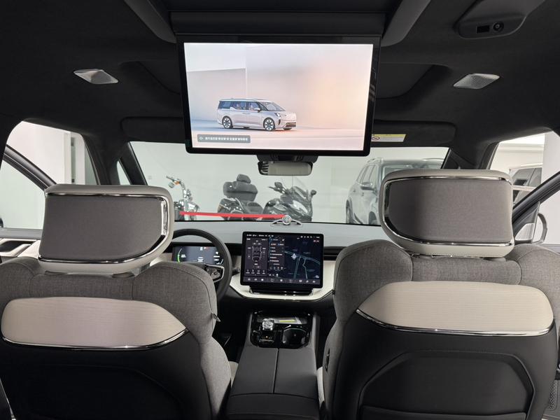 Volvo EM90, 2024 — фото 8 из 12