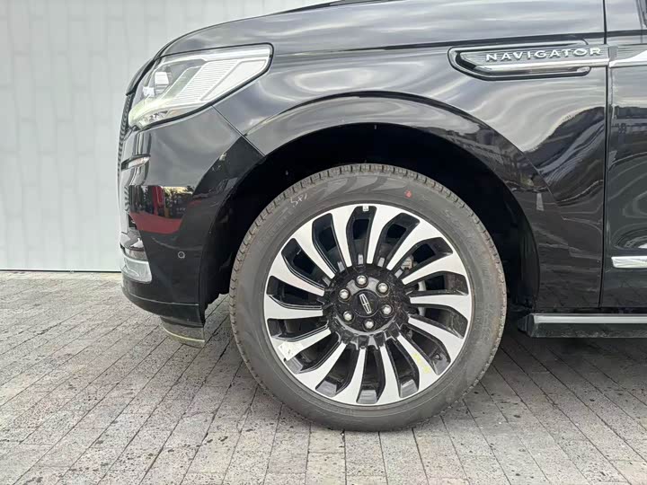 Lincoln Navigator, 2025 — фото 4 из 12