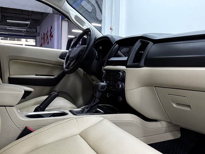 Ford Everest, 2023 — фото 7 из 9