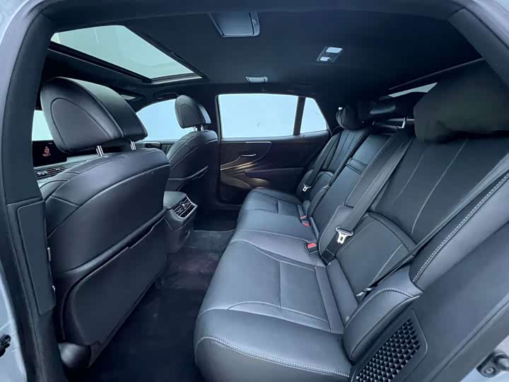 Lexus LS, 2022 — фото 9 из 9
